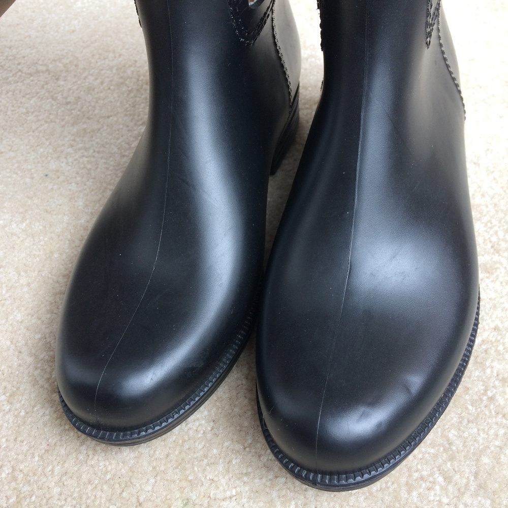⭐️HP⭐ Dav Coventry NWOT Tan Black Red Rain Boots 7 - Picture 7 of 8